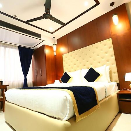 Sanca International Hotel In Patel Nagar Delhi Нью-Дели Экстерьер фото