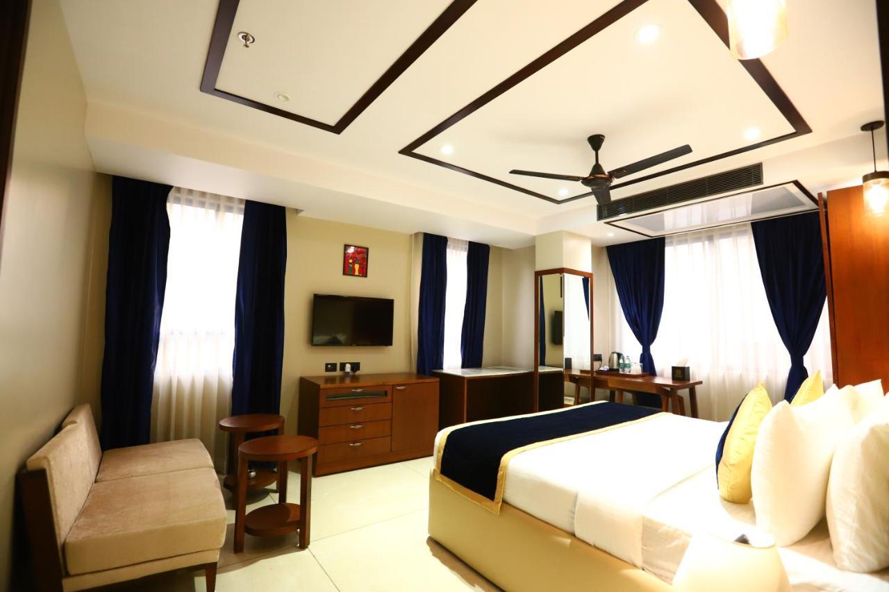 Sanca International Hotel In Patel Nagar Delhi Нью-Дели Экстерьер фото