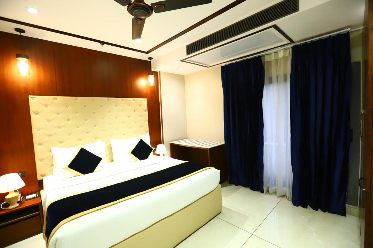 Sanca International Hotel In Patel Nagar Delhi Нью-Дели Экстерьер фото