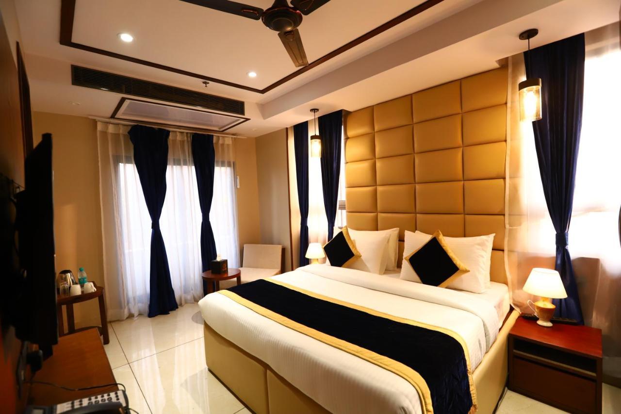 Sanca International Hotel In Patel Nagar Delhi Нью-Дели Экстерьер фото