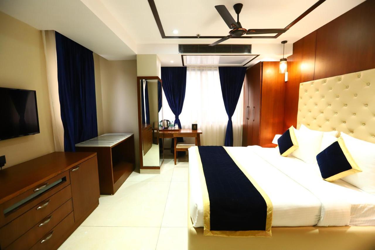 Sanca International Hotel In Patel Nagar Delhi Нью-Дели Экстерьер фото