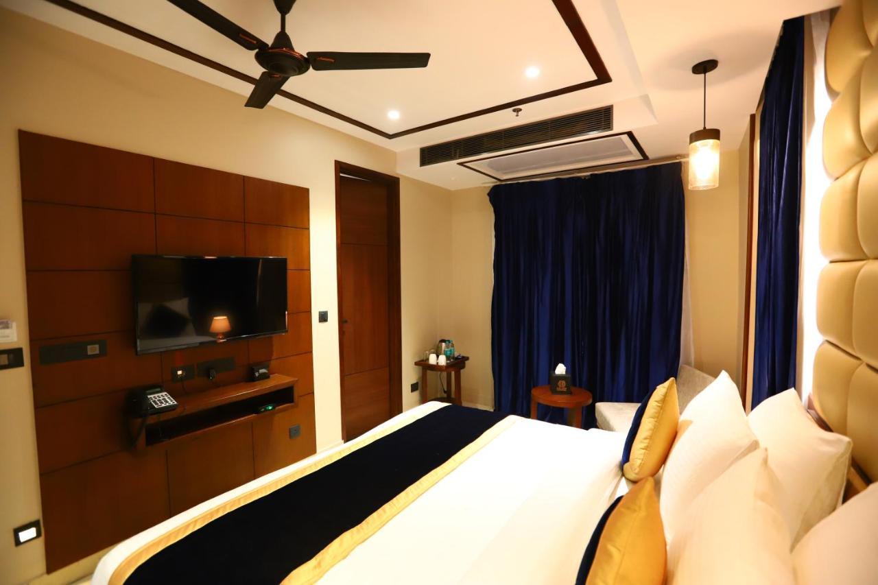 Sanca International Hotel In Patel Nagar Delhi Нью-Дели Экстерьер фото