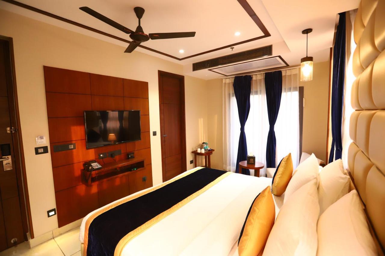 Sanca International Hotel In Patel Nagar Delhi Нью-Дели Экстерьер фото