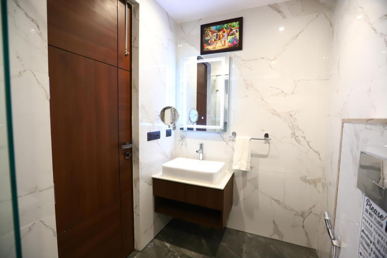 Sanca International Hotel In Patel Nagar Delhi Нью-Дели Экстерьер фото