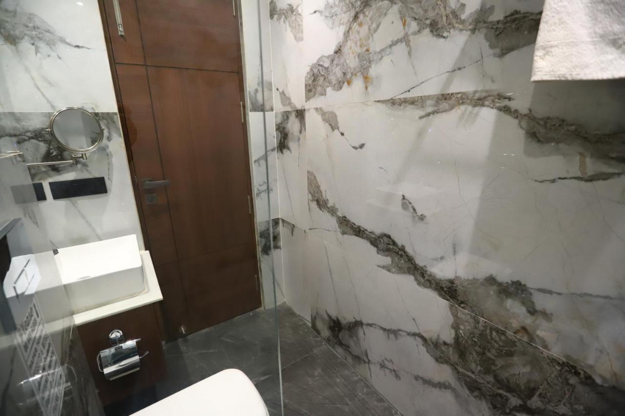Sanca International Hotel In Patel Nagar Delhi Нью-Дели Экстерьер фото