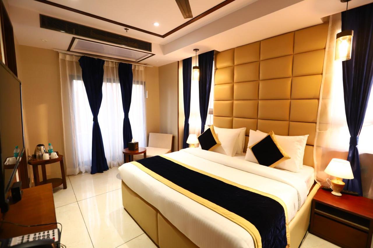 Sanca International Hotel In Patel Nagar Delhi Нью-Дели Экстерьер фото