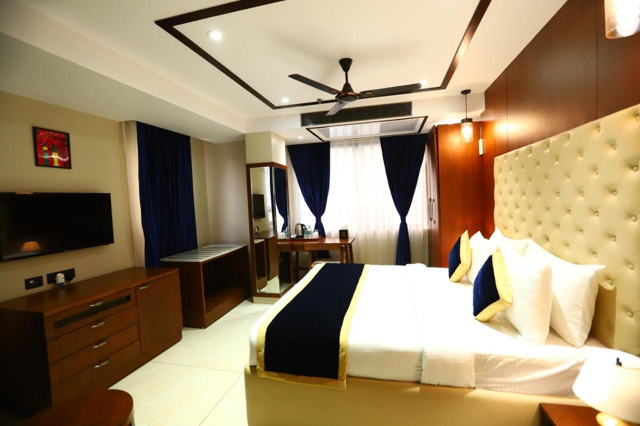 Sanca International Hotel In Patel Nagar Delhi Нью-Дели Экстерьер фото