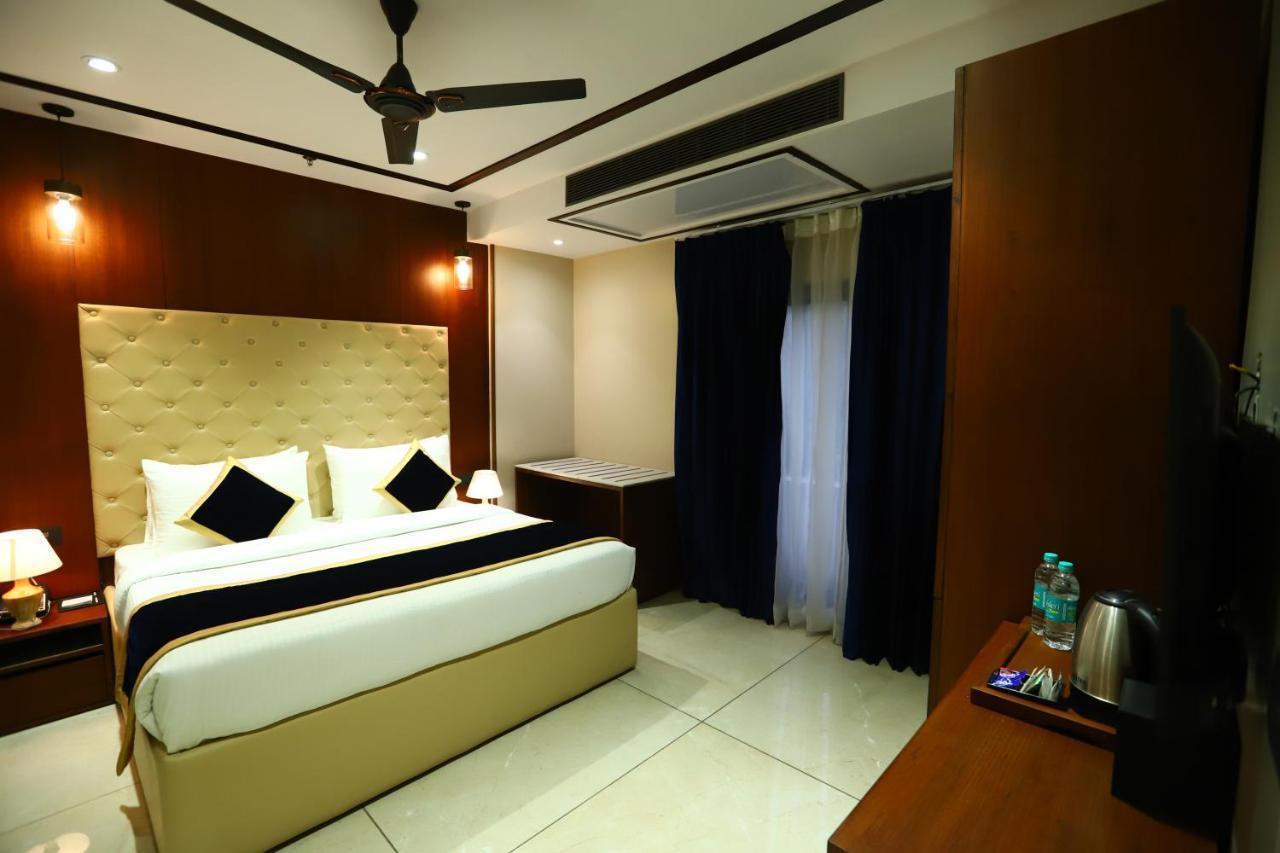 Sanca International Hotel In Patel Nagar Delhi Нью-Дели Экстерьер фото