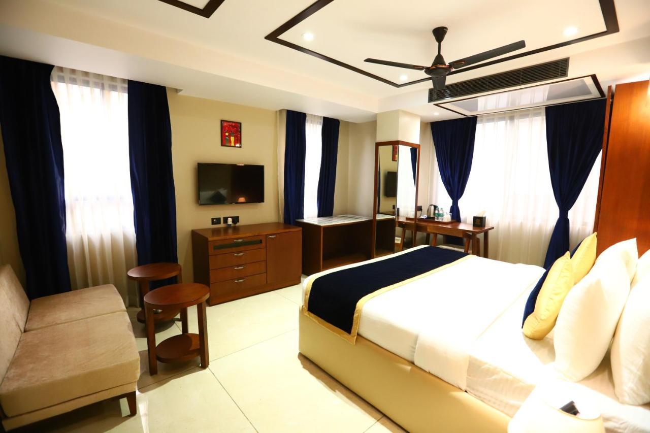 Sanca International Hotel In Patel Nagar Delhi Нью-Дели Экстерьер фото