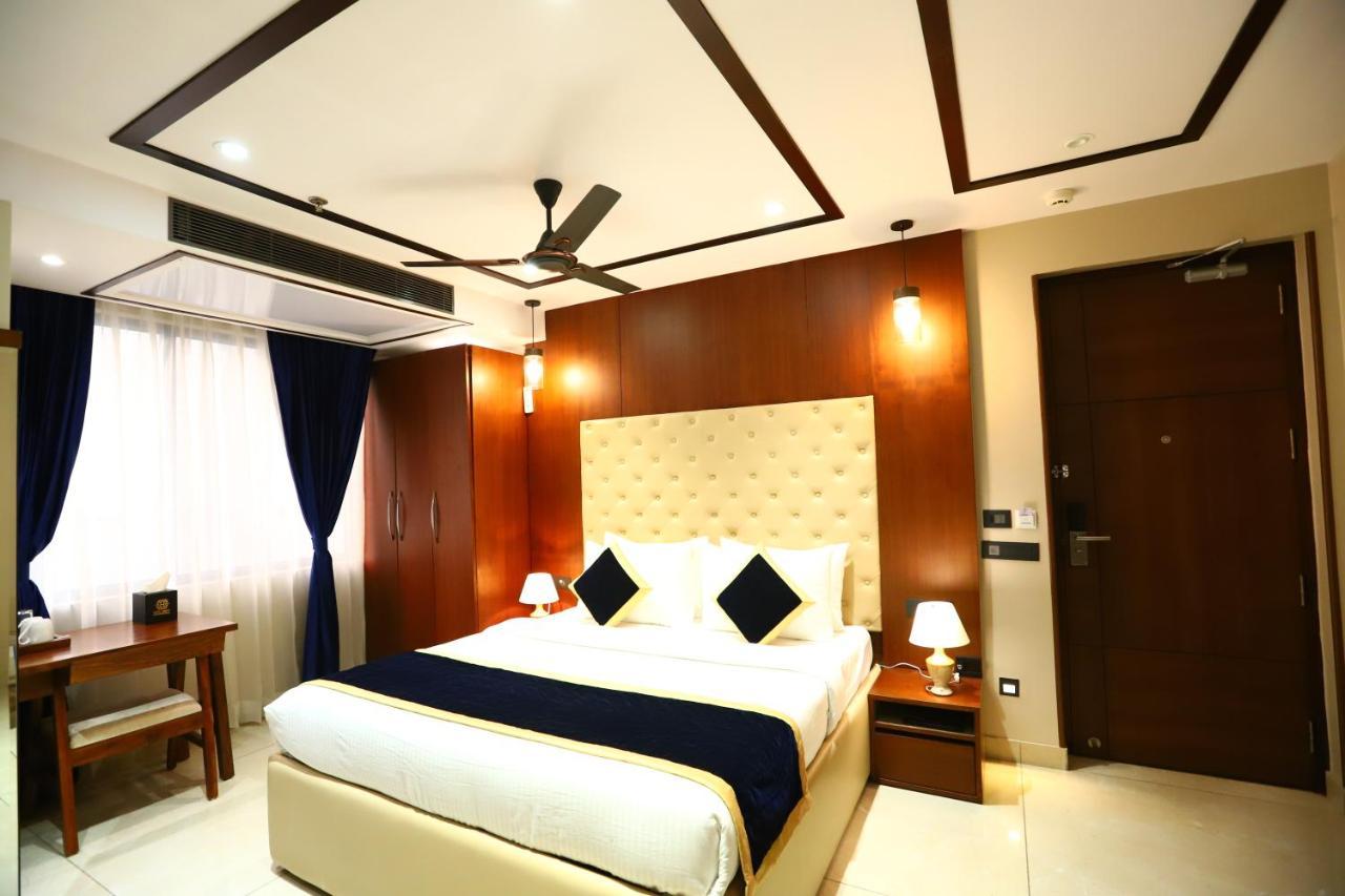 Sanca International Hotel In Patel Nagar Delhi Нью-Дели Экстерьер фото