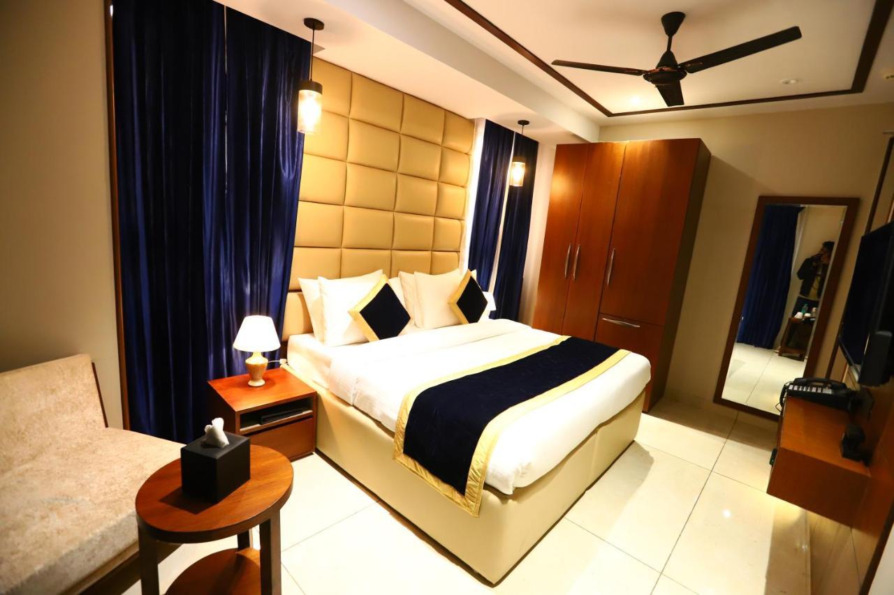 Sanca International Hotel In Patel Nagar Delhi Нью-Дели Экстерьер фото