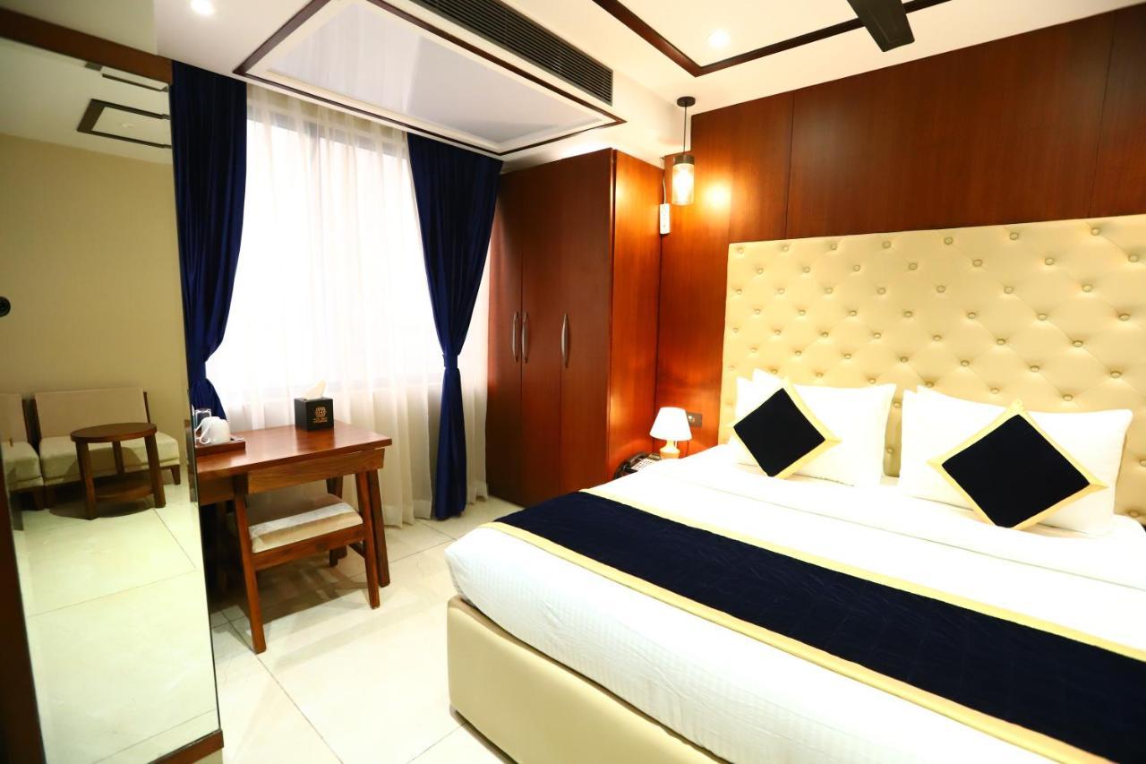 Sanca International Hotel In Patel Nagar Delhi Нью-Дели Экстерьер фото