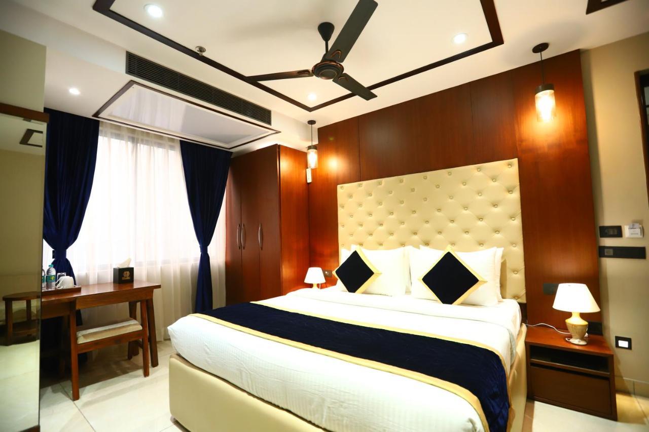 Sanca International Hotel In Patel Nagar Delhi Нью-Дели Экстерьер фото