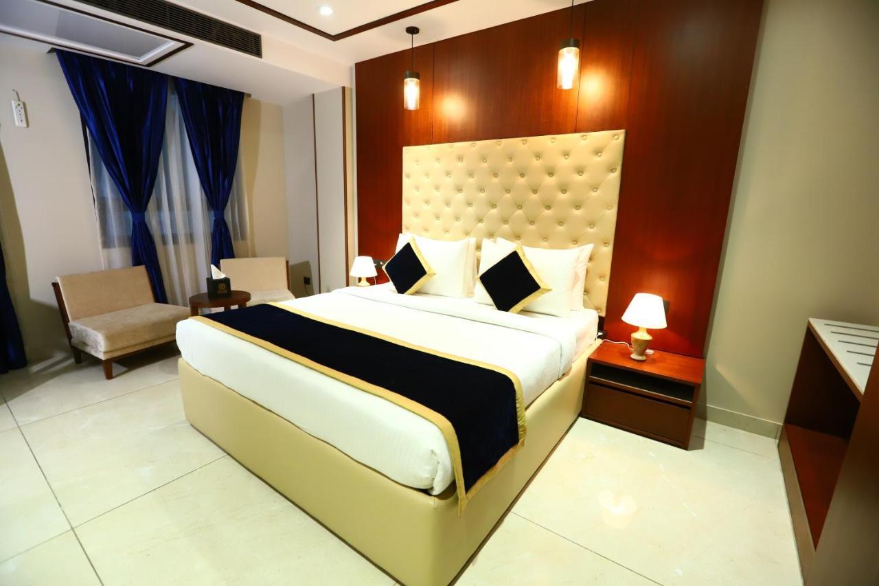 Sanca International Hotel In Patel Nagar Delhi Нью-Дели Экстерьер фото