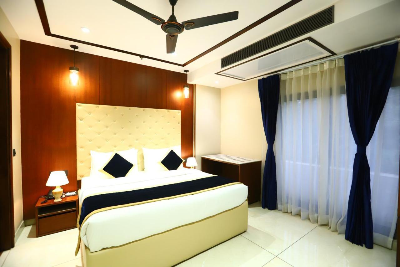 Sanca International Hotel In Patel Nagar Delhi Нью-Дели Экстерьер фото