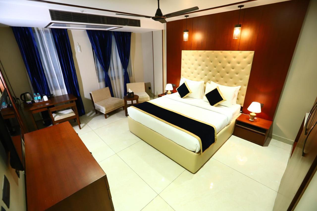 Sanca International Hotel In Patel Nagar Delhi Нью-Дели Экстерьер фото