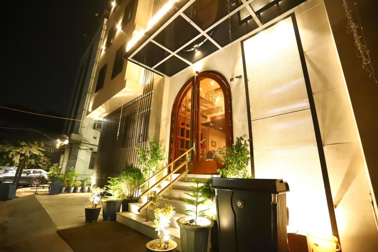 Sanca International Hotel In Patel Nagar Delhi Нью-Дели Экстерьер фото