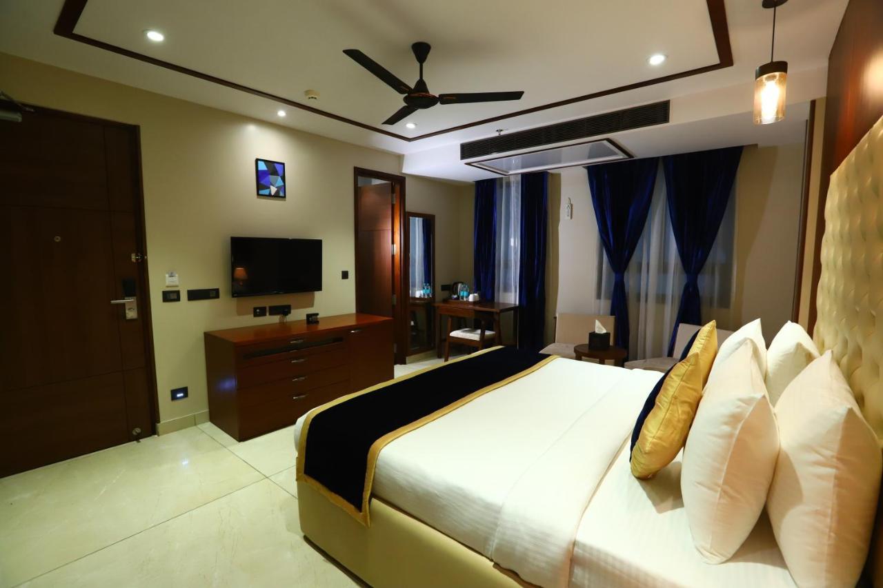 Sanca International Hotel In Patel Nagar Delhi Нью-Дели Экстерьер фото