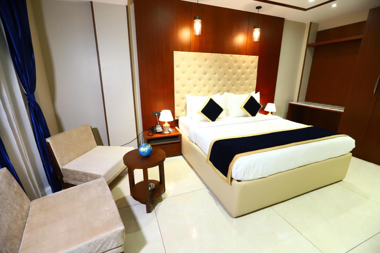 Sanca International Hotel In Patel Nagar Delhi Нью-Дели Экстерьер фото
