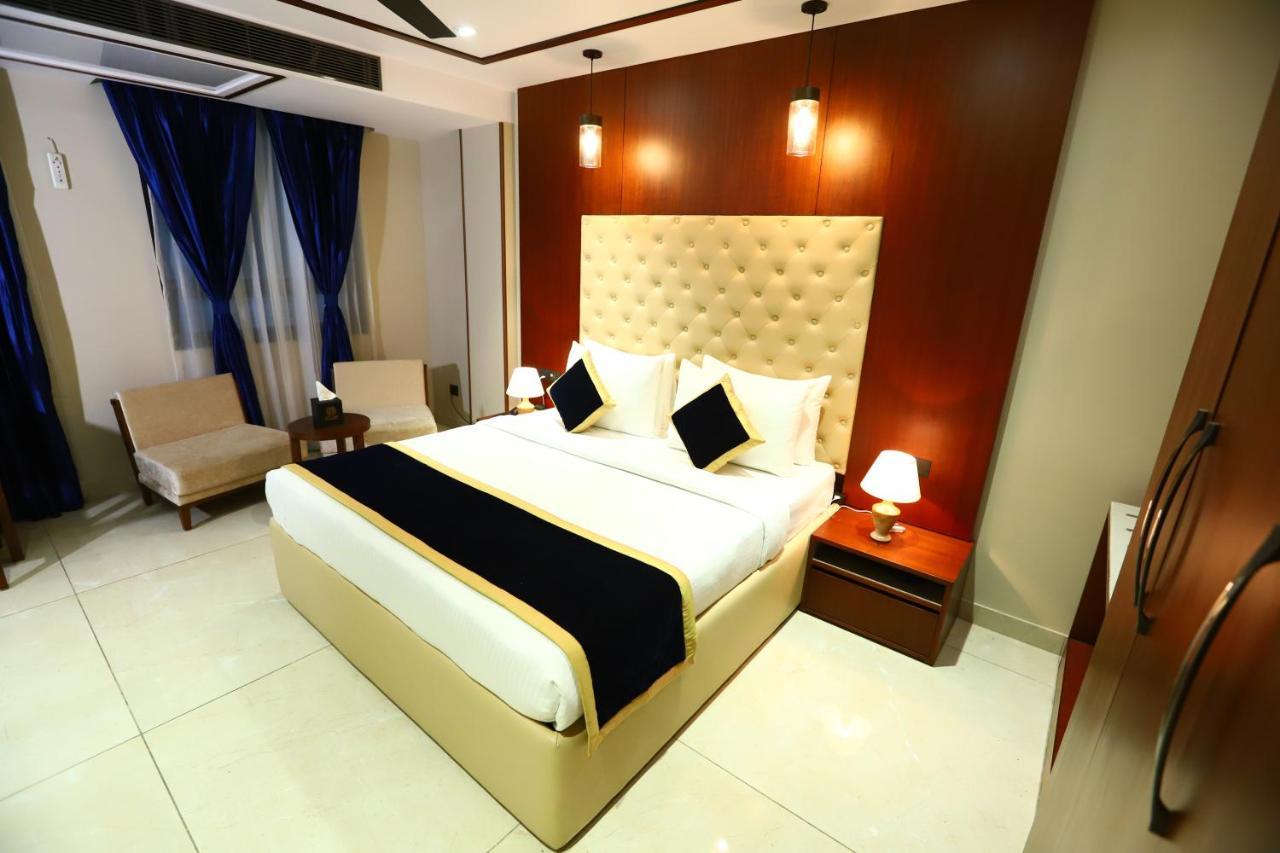Sanca International Hotel In Patel Nagar Delhi Нью-Дели Экстерьер фото