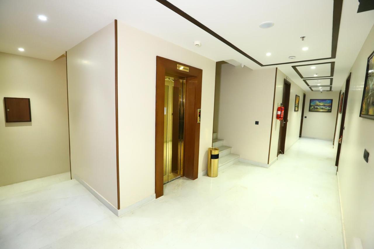 Sanca International Hotel In Patel Nagar Delhi Нью-Дели Экстерьер фото