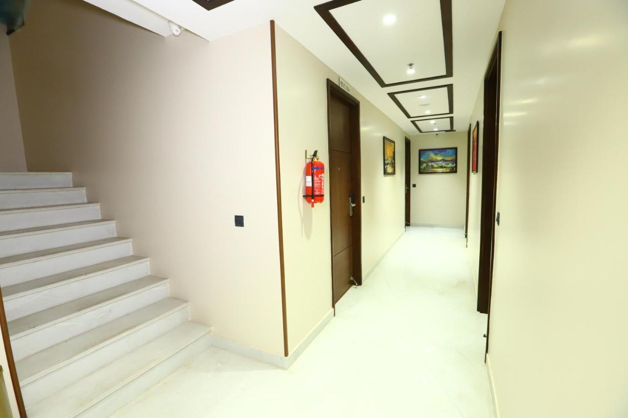Sanca International Hotel In Patel Nagar Delhi Нью-Дели Экстерьер фото