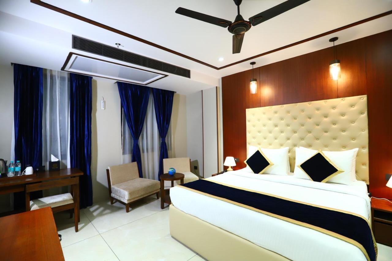 Sanca International Hotel In Patel Nagar Delhi Нью-Дели Экстерьер фото