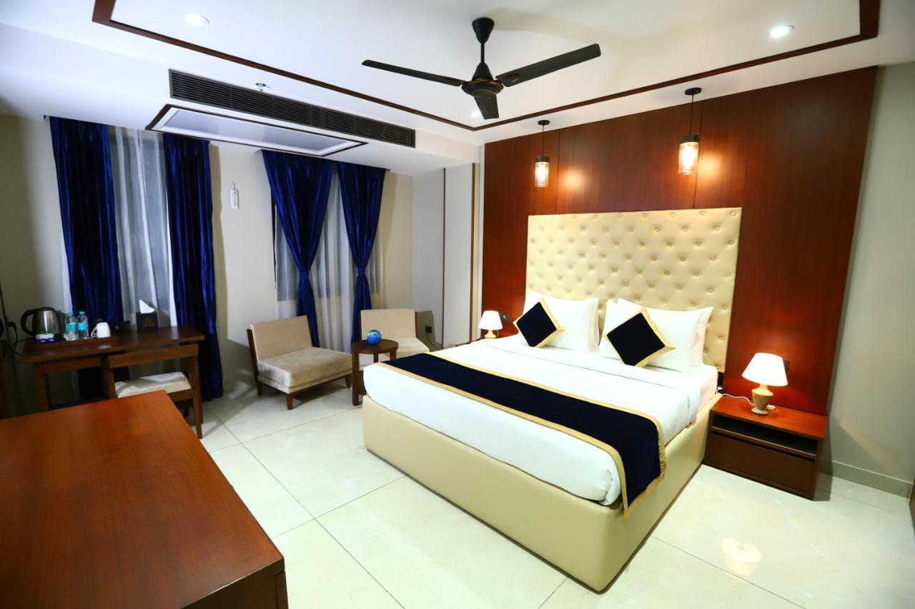 Sanca International Hotel In Patel Nagar Delhi Нью-Дели Экстерьер фото