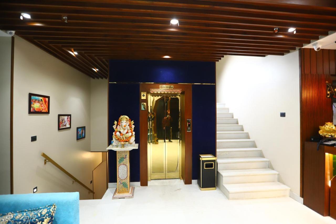 Sanca International Hotel In Patel Nagar Delhi Нью-Дели Экстерьер фото