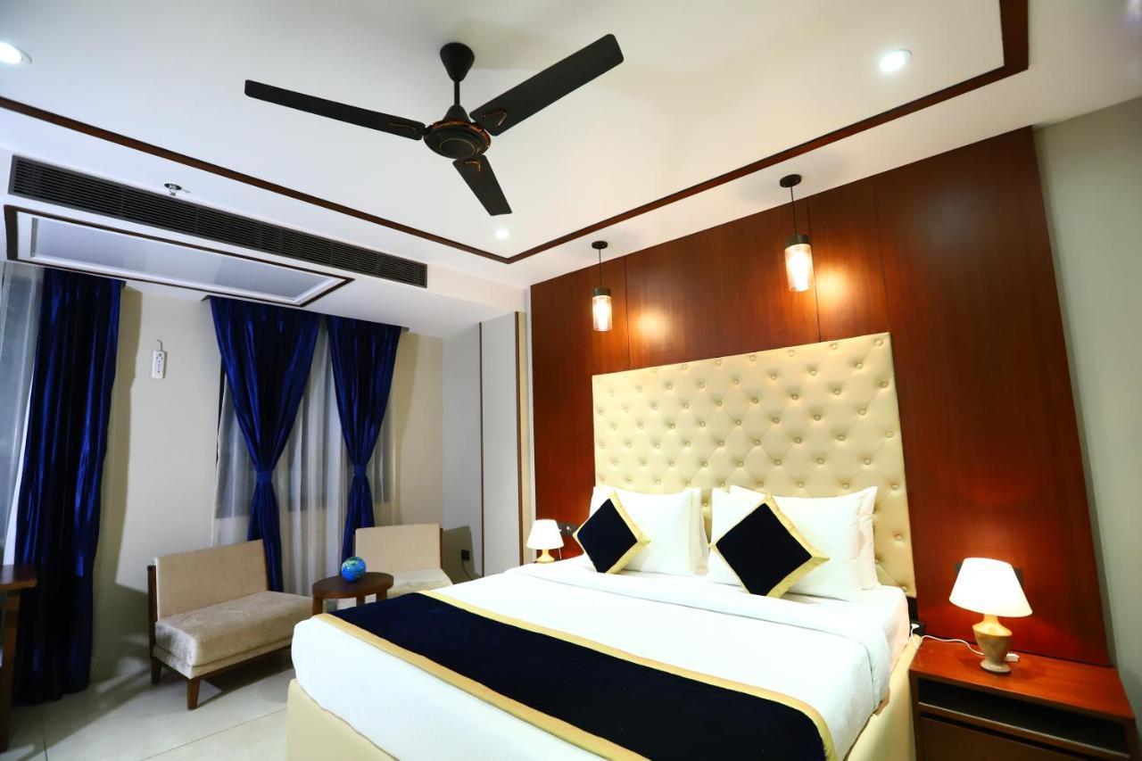 Sanca International Hotel In Patel Nagar Delhi Нью-Дели Экстерьер фото
