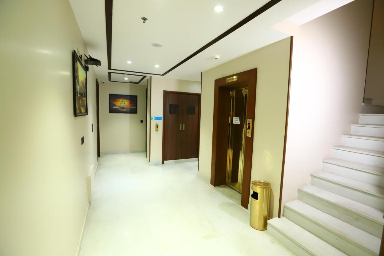 Sanca International Hotel In Patel Nagar Delhi Нью-Дели Экстерьер фото