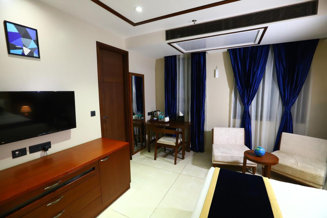Sanca International Hotel In Patel Nagar Delhi Нью-Дели Экстерьер фото