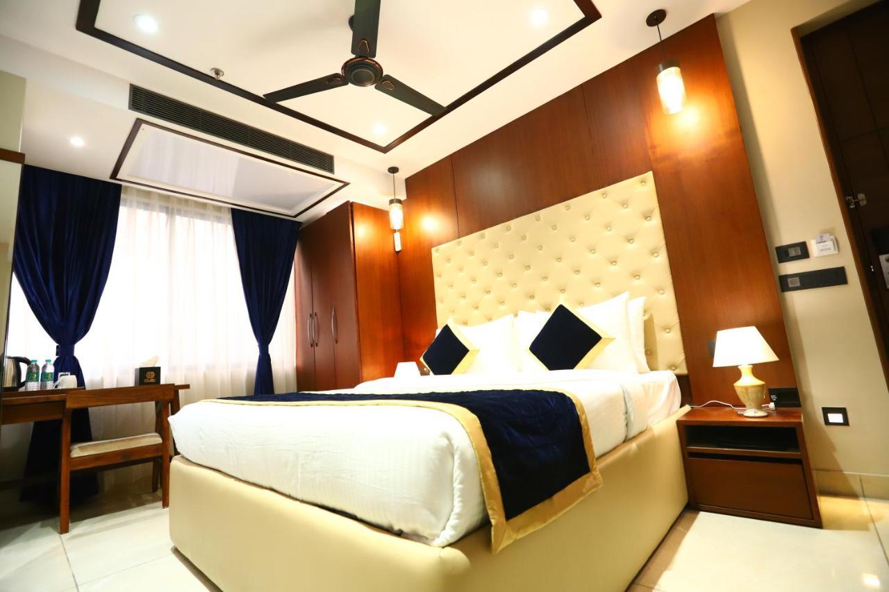 Sanca International Hotel In Patel Nagar Delhi Нью-Дели Экстерьер фото