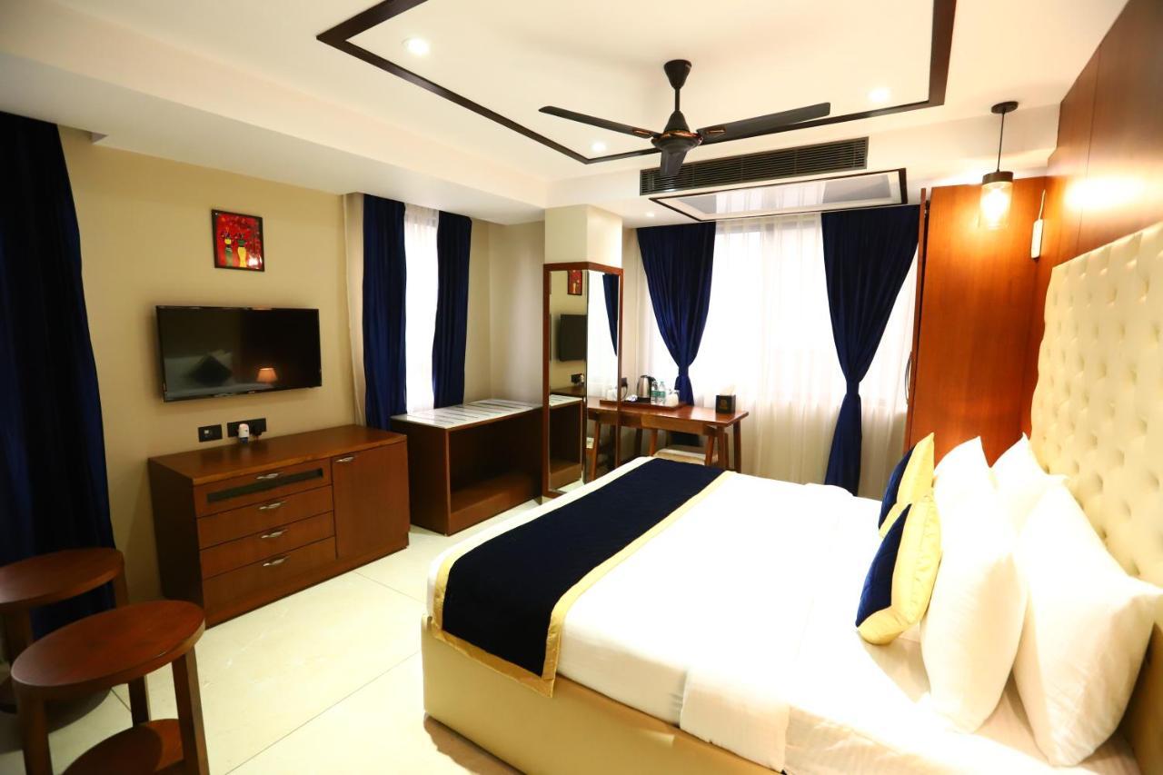 Sanca International Hotel In Patel Nagar Delhi Нью-Дели Экстерьер фото