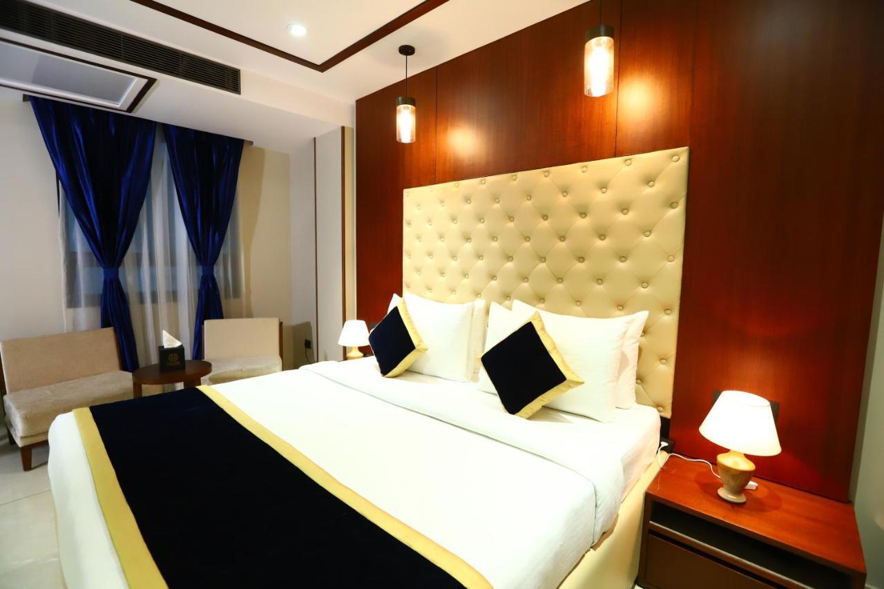 Sanca International Hotel In Patel Nagar Delhi Нью-Дели Экстерьер фото