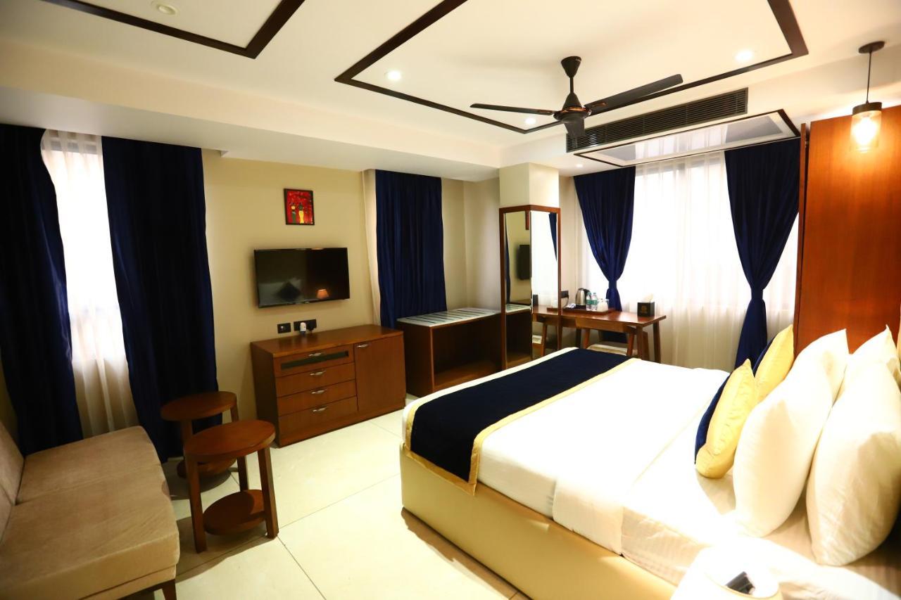 Sanca International Hotel In Patel Nagar Delhi Нью-Дели Экстерьер фото